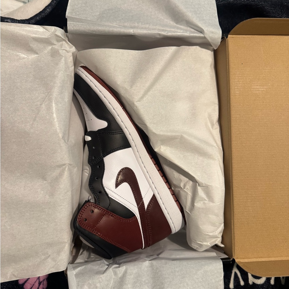 Men's Black and White Sneakers